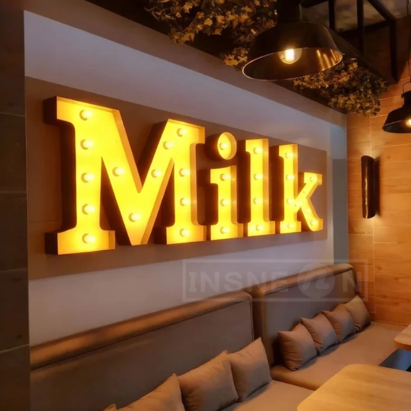カスタムメタル電球文字マーキーサイン、カスタムビジネス照明付 - Light Up Letters Marquee のレビューと価格
