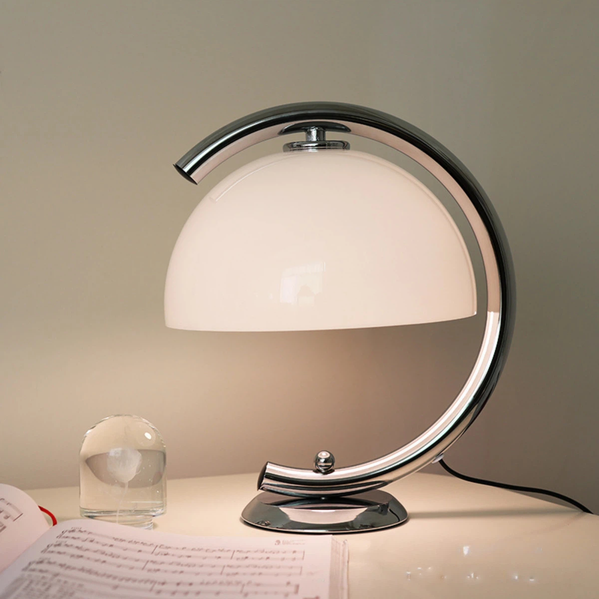 バウハウススタイルメタルテーブルライトテーブルランプムードラ - Decor Lighting Uk のレビューと価格