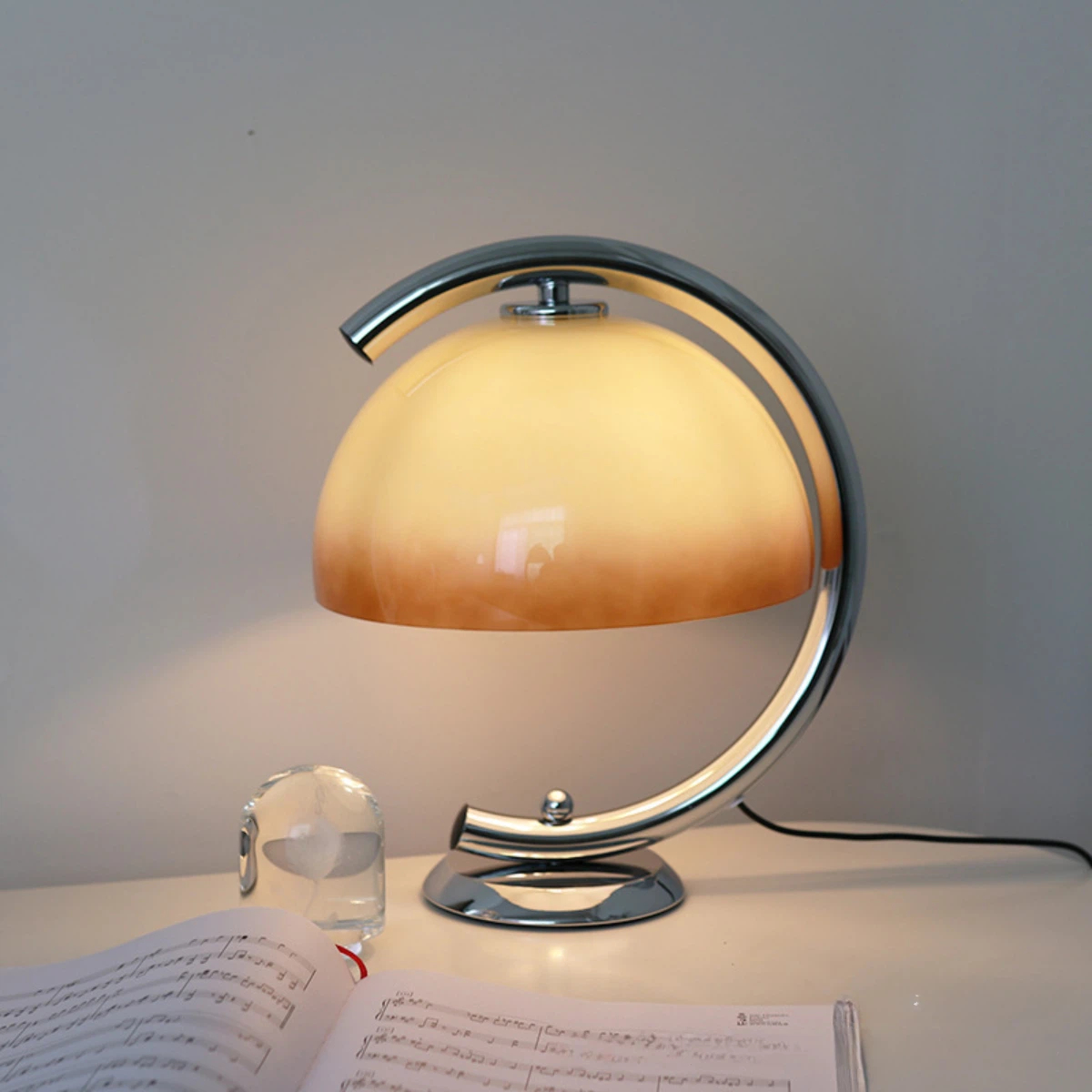 バウハウススタイルメタルテーブルライトテーブルランプムードラ - Decor Lighting Uk のレビューと価格