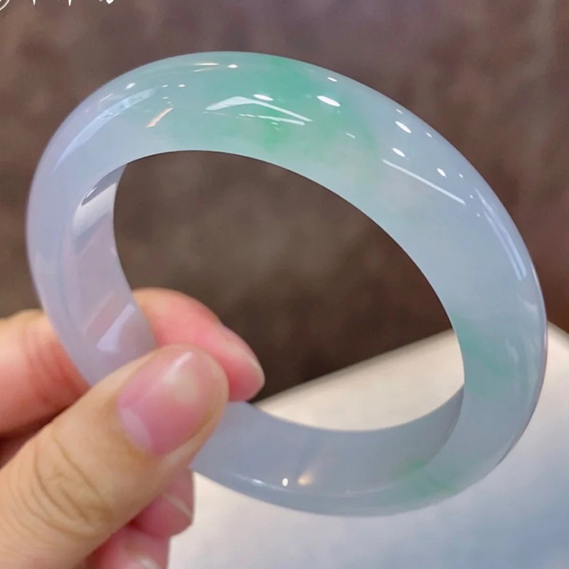 天然のブレスレット。氷のような質感で、暗い色合いに浮かぶ模様 - Lighting & Home Decor Studio Photos のレビューと価格