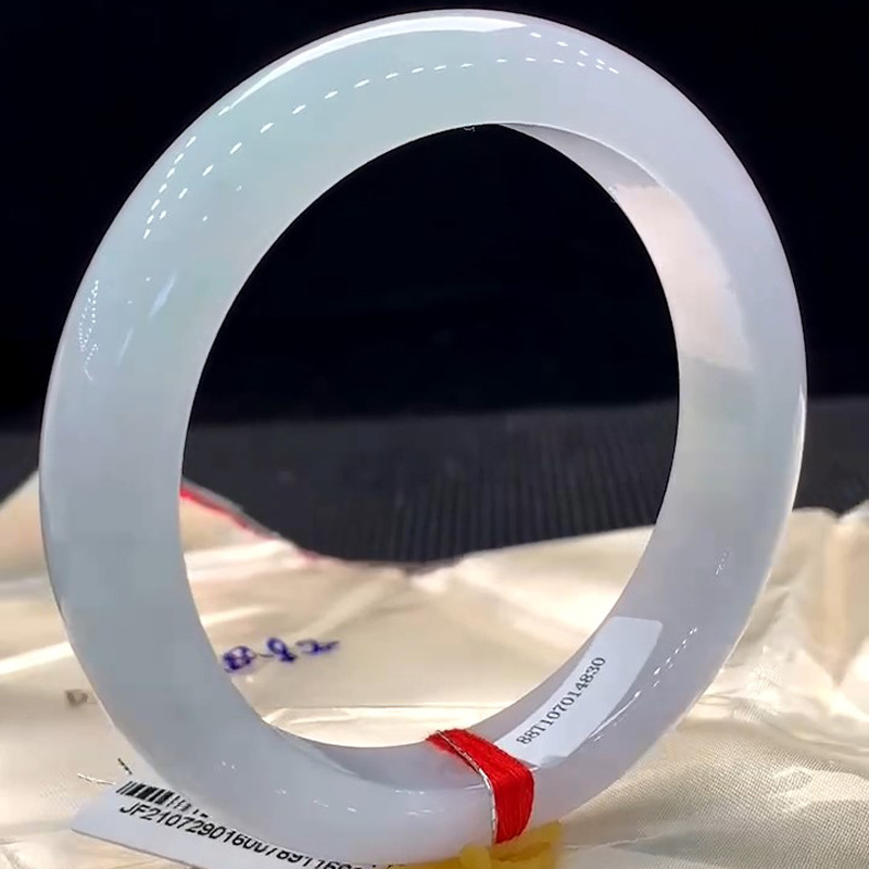 天然のブレスレット。氷のような質感で、暗い色合いに浮かぶ模様 - Lighting & Home Decor Studio Photos のレビューと価格